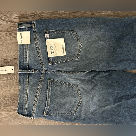 NWT high rise straight fit jeans - Picture 10 of 10